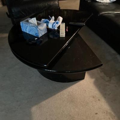 lacquer swivel table 
