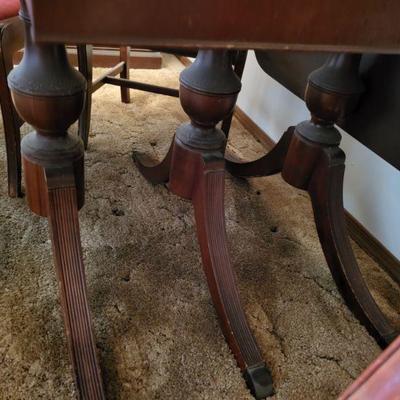 Vintagemahogany drop leaf table with 3 leaves