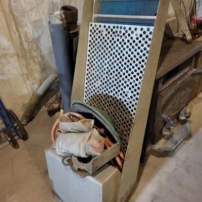 Mineral mining sluice box