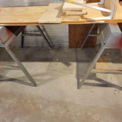 Metal saw horses