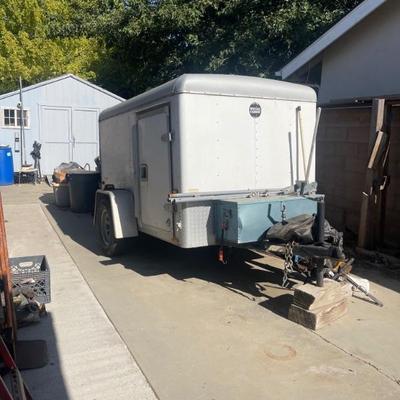 Enclosed trailer 