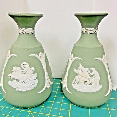 hei8122 Pair of Wedgewood Bud Vases Sage Green Jasperware		https://www.ebay.com/itm/126658701612
