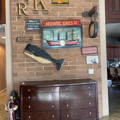 Bar wall of art - 
Buffett - 