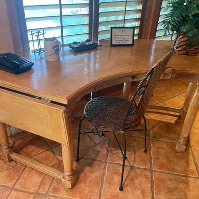 Guest house  rounded desk 