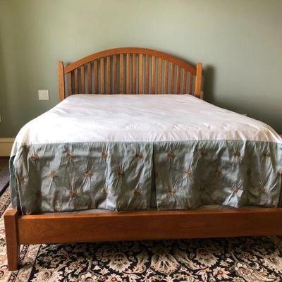 Mission Style Bedframe (Headboard, Side Rails and Footboard)  Frame Measures 65.1/4in W | L 85.5/8in | 51.1/2 Headboard Height.  (This...