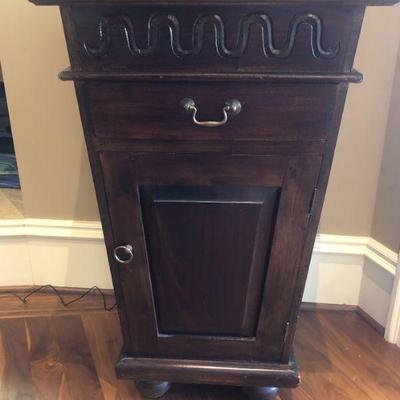 Chest with  Lift Top Lid for Storage, One Drawer and One Interior Shelf.  Top Lid measures   15in x 21.5/8in | Bottom measures 15.1/2in x...