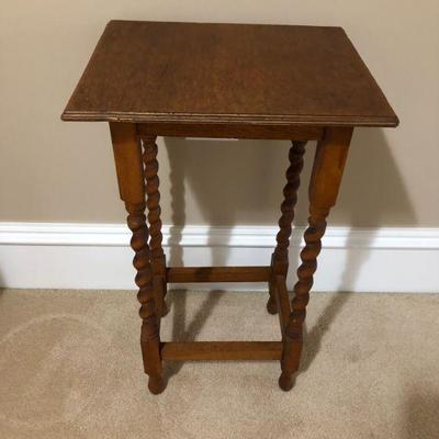 Oak Barley Twist Leg  Lamp Table  (H 28in | Table Top W 16.1/2in | Table Top D 13.1/2in)