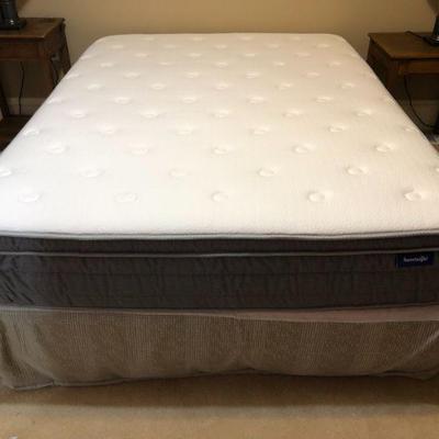 Sweetnight Queen Memory Foam Mattress. 