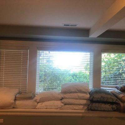 Queen Bed Linen Down Comforter, Sheets, Pillows, Throw Pillows, Comforter Set