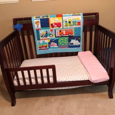 Crib/Toddler Bed, Quilt