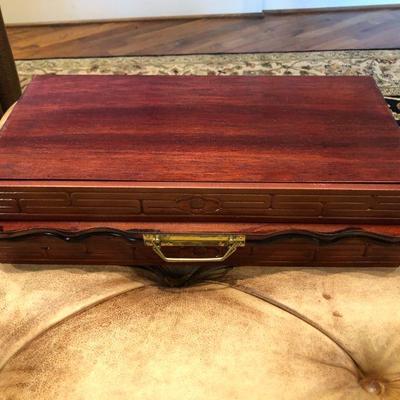 Closed box - Chinese Chess Set 