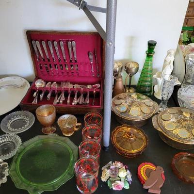 Flatware and glassware
Set of Fire King serving dishes