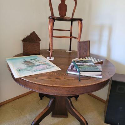 Beautiful Pedestal Table