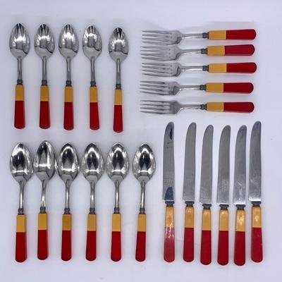 Englishtown 22-pc. Bakelite flatware