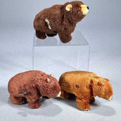 (3pc) POST WAR WIND-UP TOY BEARS | Wind-up fluffy walking bear toys. - l. 6 x w. 2.5 x h. 3.75 in (largest)

