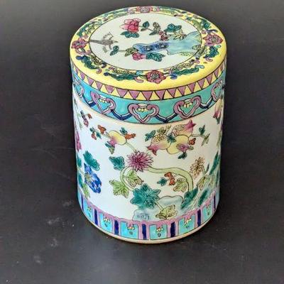 Lot #146 - Vintage/Antique Chinese Porcelain Export Famille Rose Mandarins Tea Jar