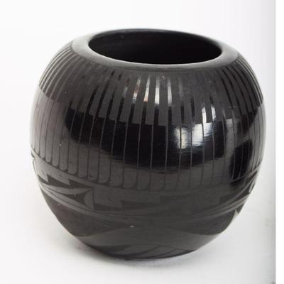 Black on black vases 3