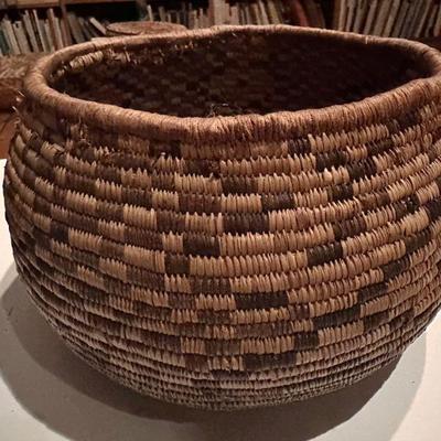 Vtg Pomo Native Amer basket
