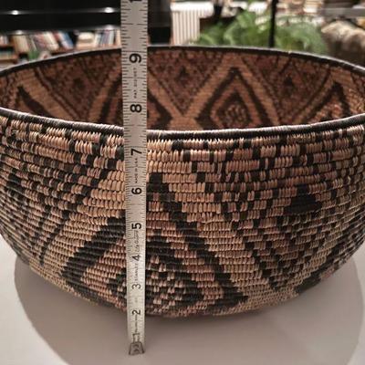Lrg Native Amer Pomo basket