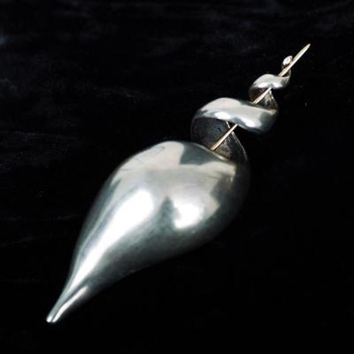 Muehling shell brooch 1