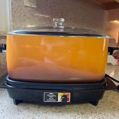 KFT057- Vintage Westbend Slo Cooker 