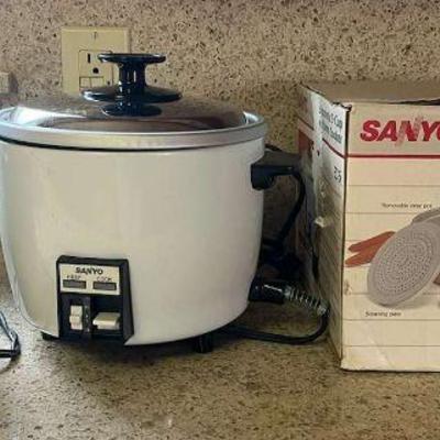 KFT082- Sanyo Rice Cooker & Braun Coffee Grinder 