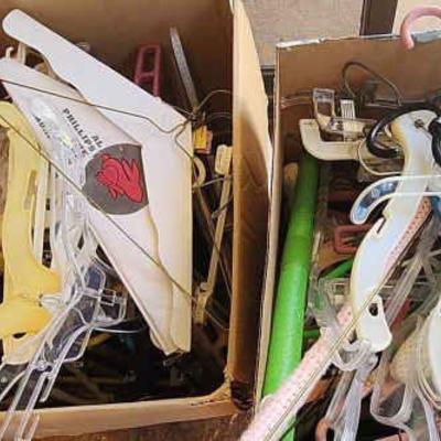 KFT157 - Clothes Hangers