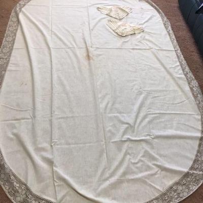 KFT148 - Vintage Lace Tablecloth & Napkins
