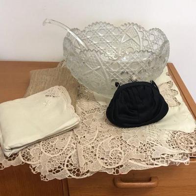 KFT118 - Fine Dining With Burano Lace Tablecloth 