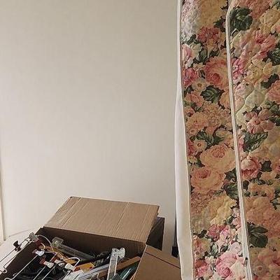 KFT065 - Box of Hangers and Garment Bag