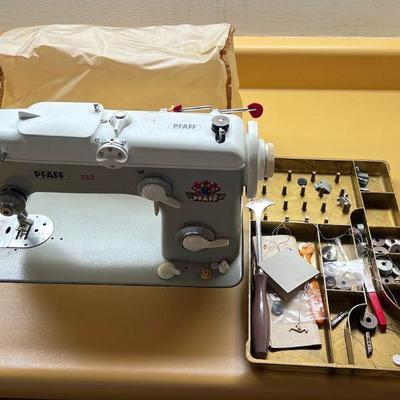 KFT114- Vintage Pfaff 262 Sewing Machine 