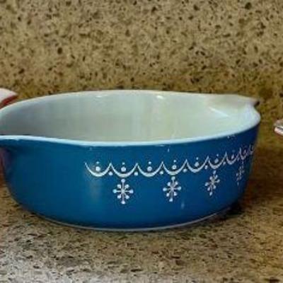 KFT053- Vintage Pink & Blue Pyrex Dishes