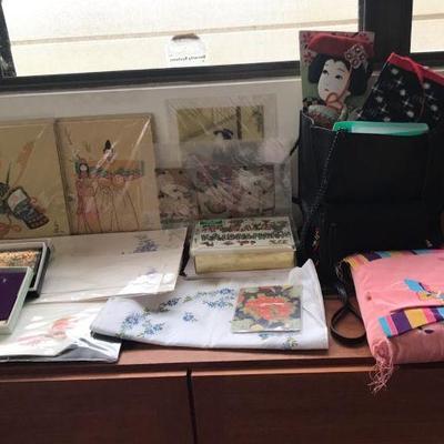 KFT060 - Travel Bug Mystery Lot