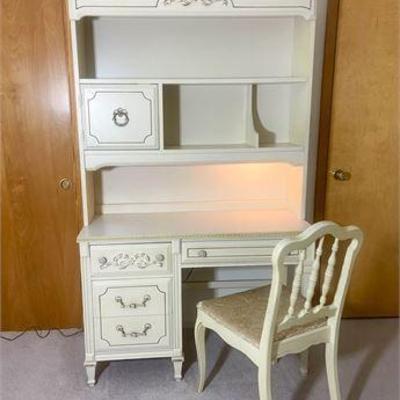 Bassett Desk & Lighted Hutch .jpg