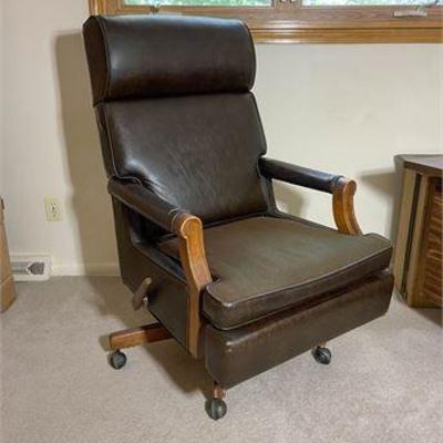La-Z-Boy Executive Desk Chair .jpg