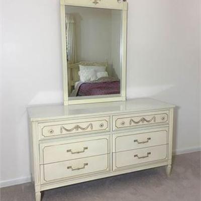 Bassett Mirrored Dresser .jpg