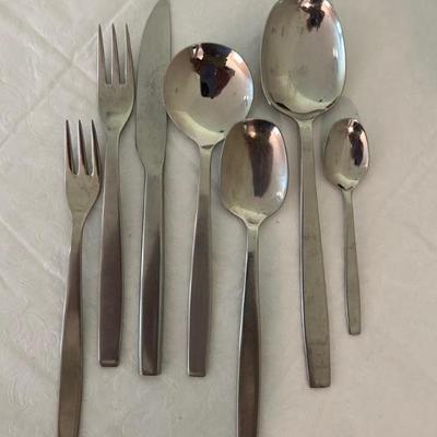 Vines of Sheffield • Stainless Streel •
‘Chelsea’ • 55 pcs • $129