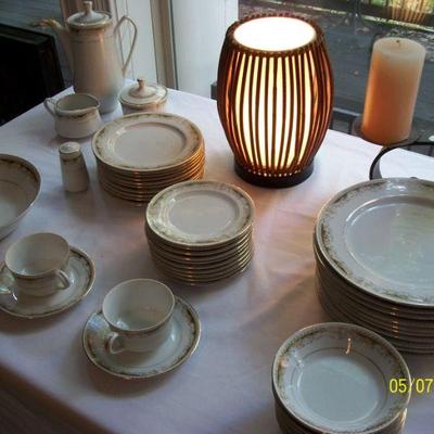 Queen Anne Fina China Signature Collection