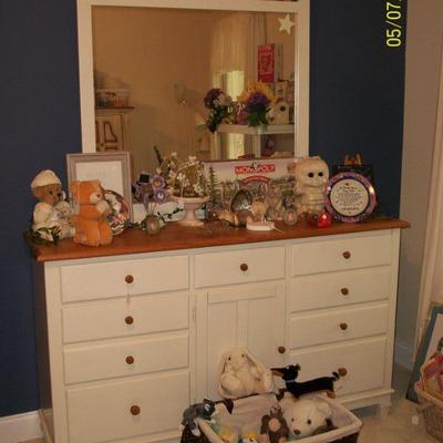 Dresser w/ mirror