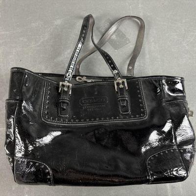 Lot 35 | Coach Leather Purse
