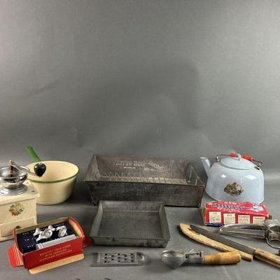 Lot 247 | Vintage Kitchen Lot Dish Dryer & More
