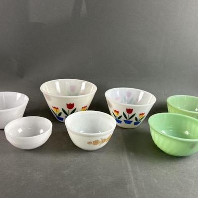 Lot 185 | Vintage Pyrex, Fire King & Oven Ware Bowls
