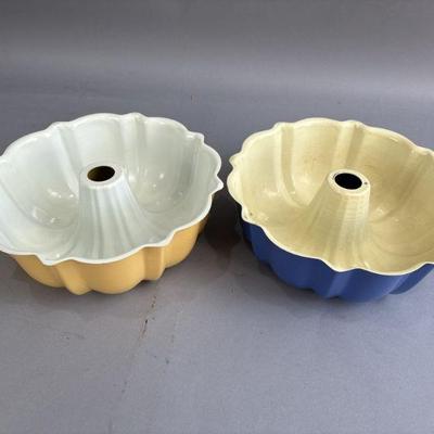 Lot 189 | Vtg Nordic Ware Bundt Pans & More

