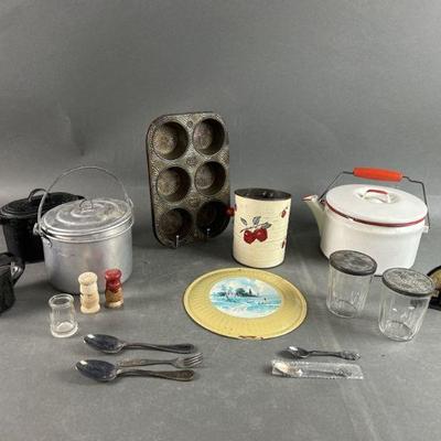 Lot 251 | Vintage Ecko Ovenex Muffin Tin, Sifter & More
