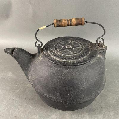 Lot 138 | Antique Cast Iron Kettle
