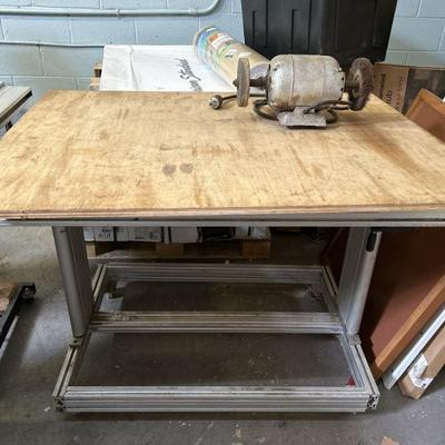 Lot 413 | Work Table With Sander/Grinder
