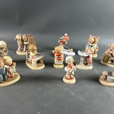 Lot 271 | Vintage 12 Memories Of Yesterday Figures
