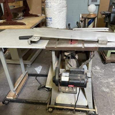 Lot 410 | Delta Contractors Saw Table
