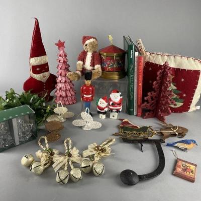 Lot 127 | Vtg Christmas Decor Lot!
