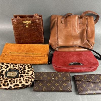 Lot 37 | Lot of Purses
